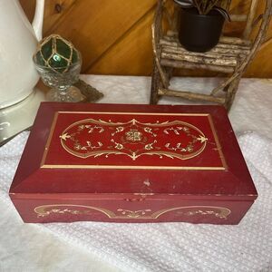 Vintage Princess Marcella Borghese red wooden musical jewelry box